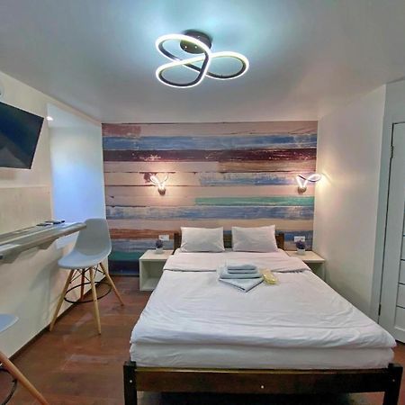 Apartments On Chaykovskogo 16 オデッサ エクステリア 写真