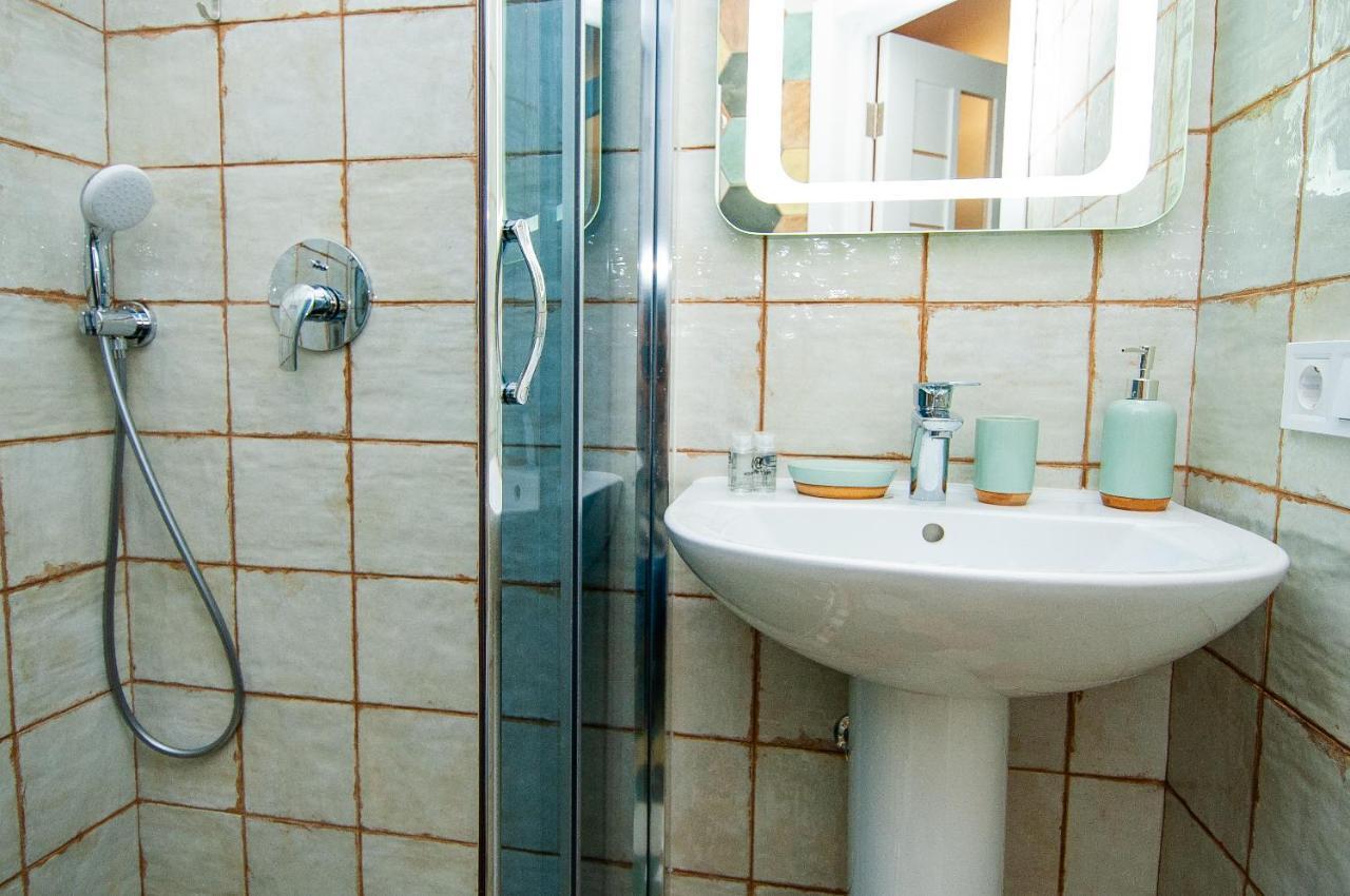 Apartments On Chaykovskogo 16 オデッサ エクステリア 写真